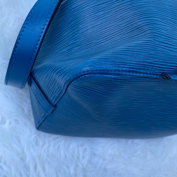 Authentic Louis Vuitton Epi Noe Bucket Bag - Picture 14 of 16